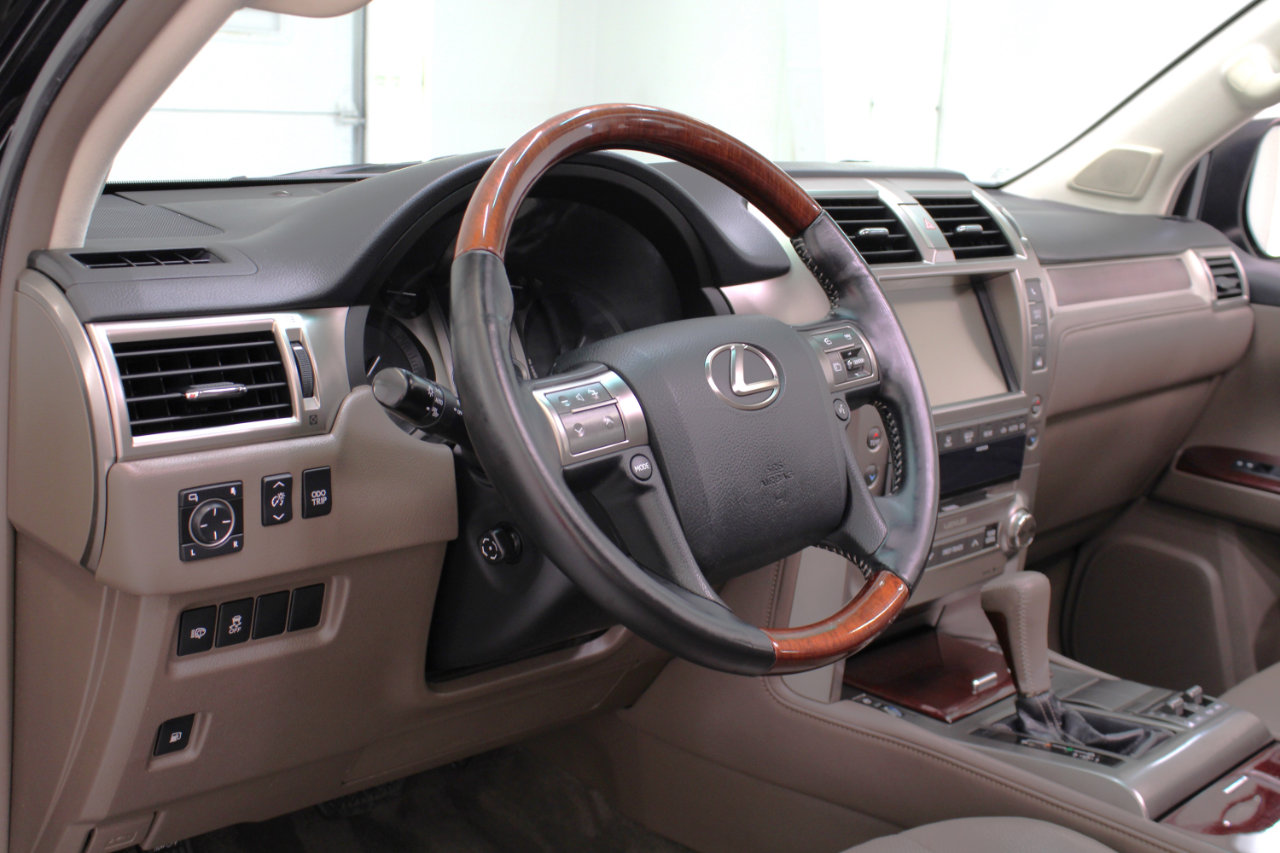 Used 2016 Lexus GX 460 w/ Premium Package image 32