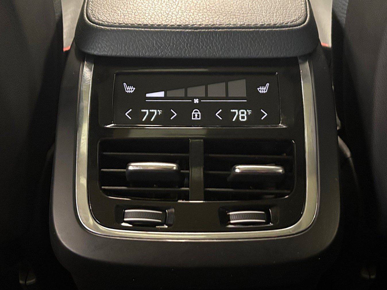 Used 2020 Volvo XC90 T6 Momentum AWD/4WD image 32