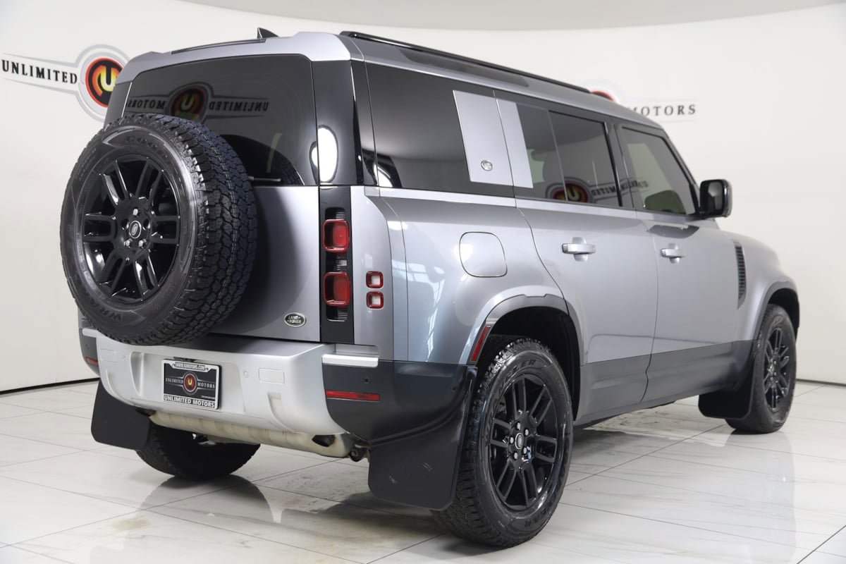 Used 2023 Land Rover Defender 110 SE image 3