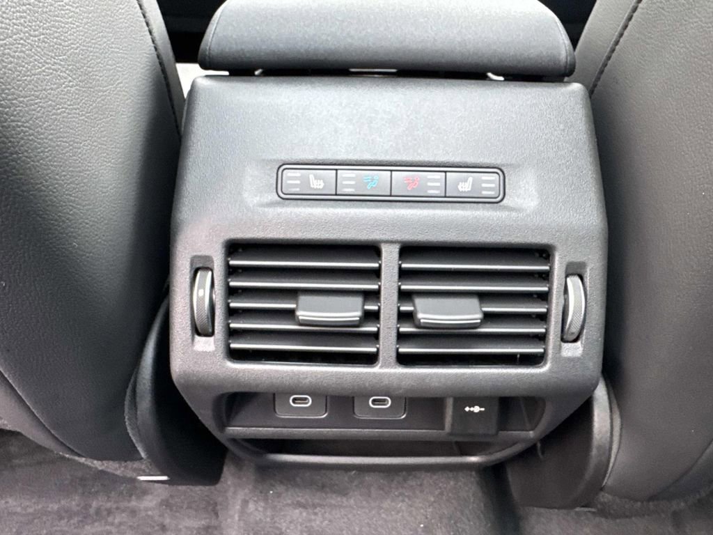 New 2026 Land Rover Discovery Sport Landmark AWD/4WD image 15