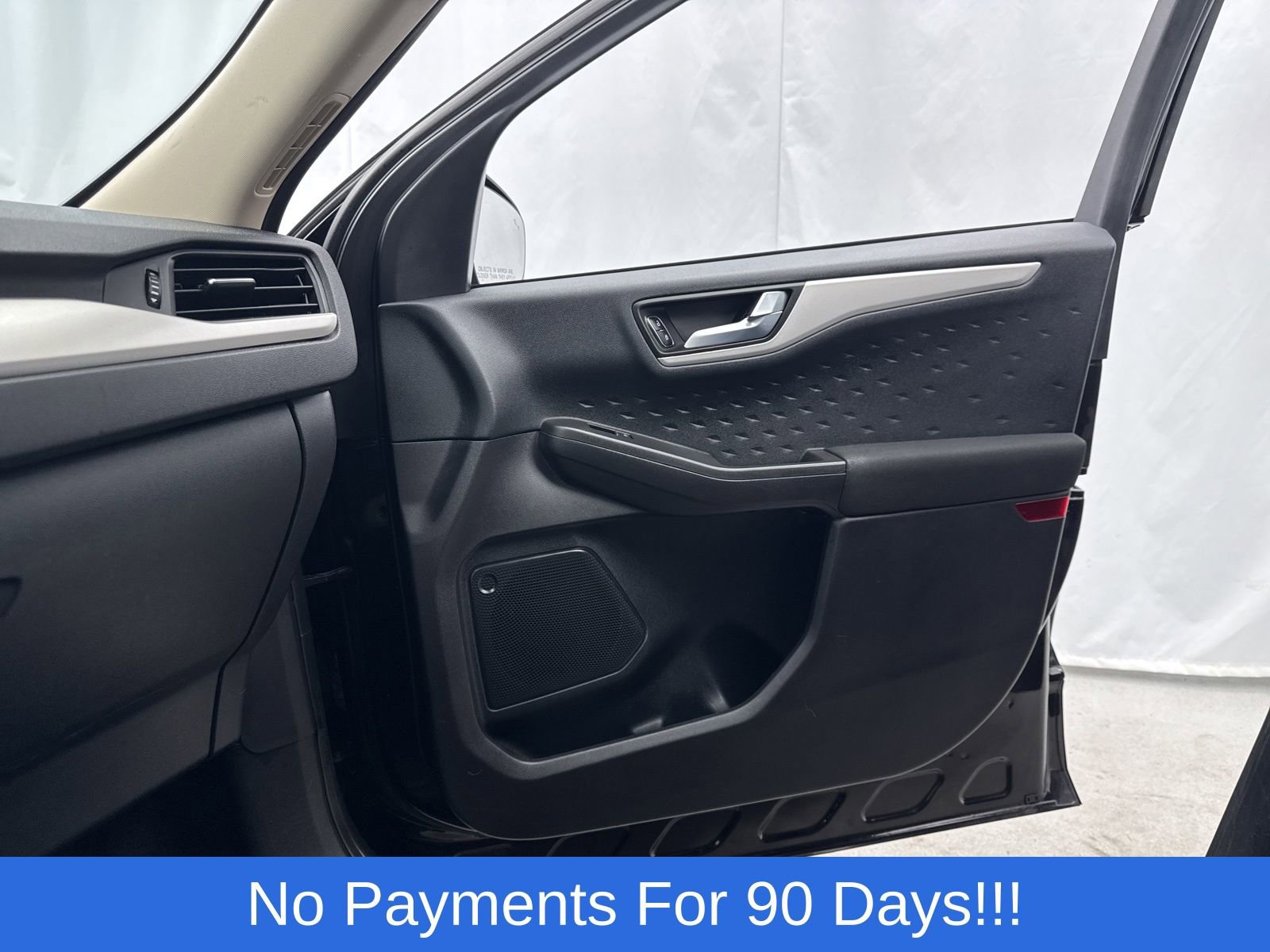 Used 2020 Ford Escape SE image 23