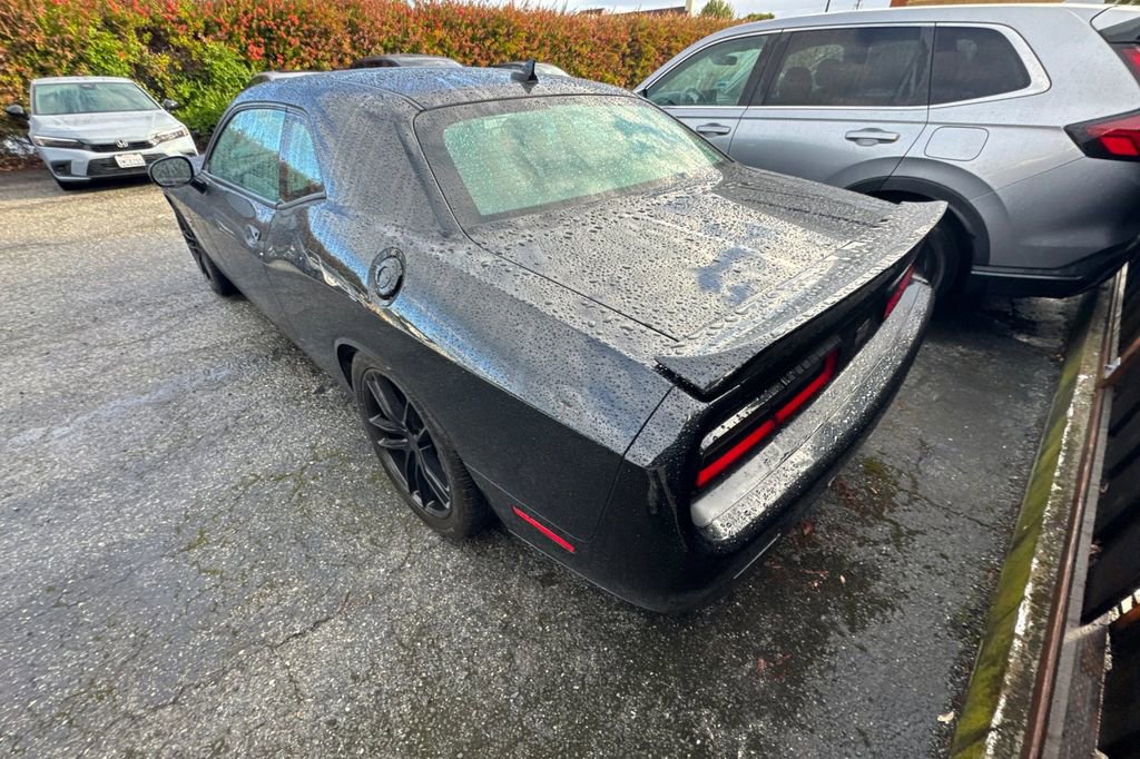Used 2016 Dodge Challenger SRT image 5