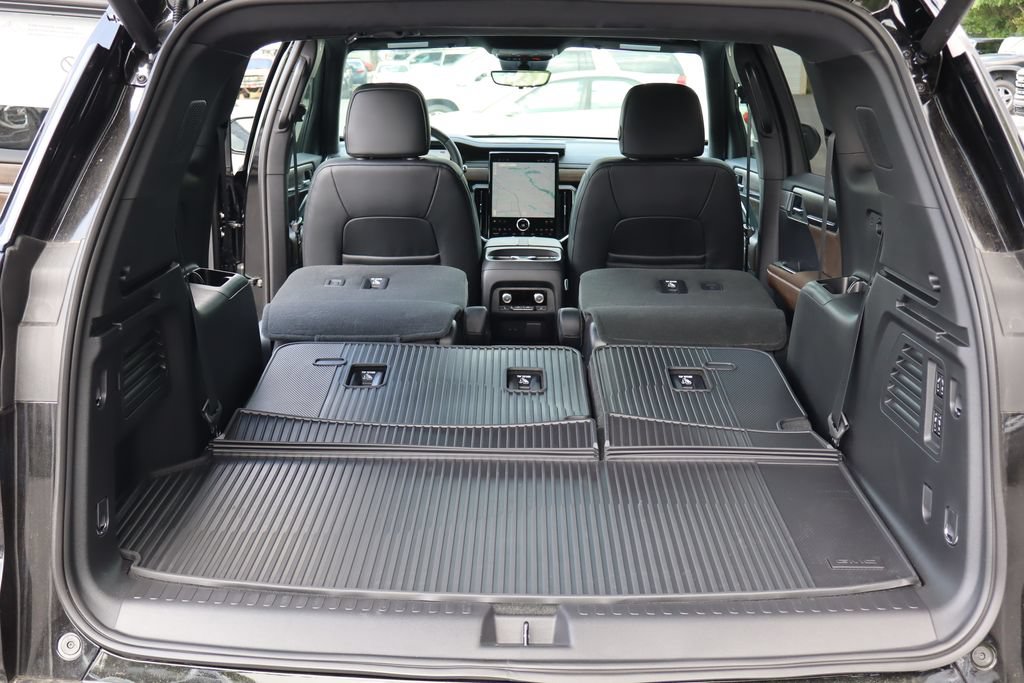 New 2026 GMC Acadia Denali Ultimate w/ LPO, Floor Liner Package AWD/4WD image 8