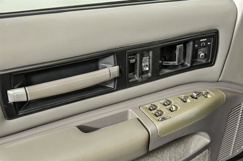 Used 1995 Chevrolet Impala SS RWD image 13