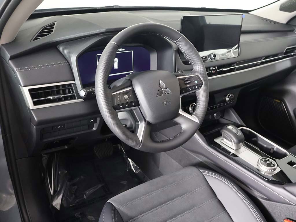 New 2025 Mitsubishi Outlander SE image 30