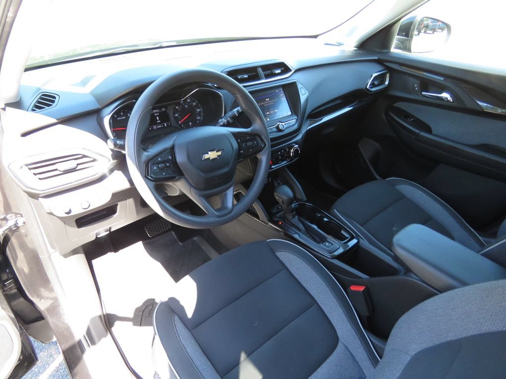 Used 2022 Chevrolet TrailBlazer LT w/ LPO, Blackout Package AWD/4WD image 11