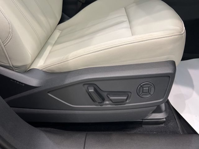 Used 2025 Audi Q5 Premium w/ Convenience Package AWD/4WD image 22