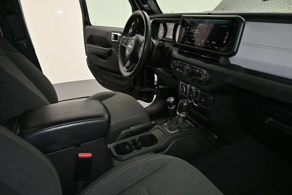Used 2024 Jeep Wrangler Unlimited Sport AWD/4WD image 13