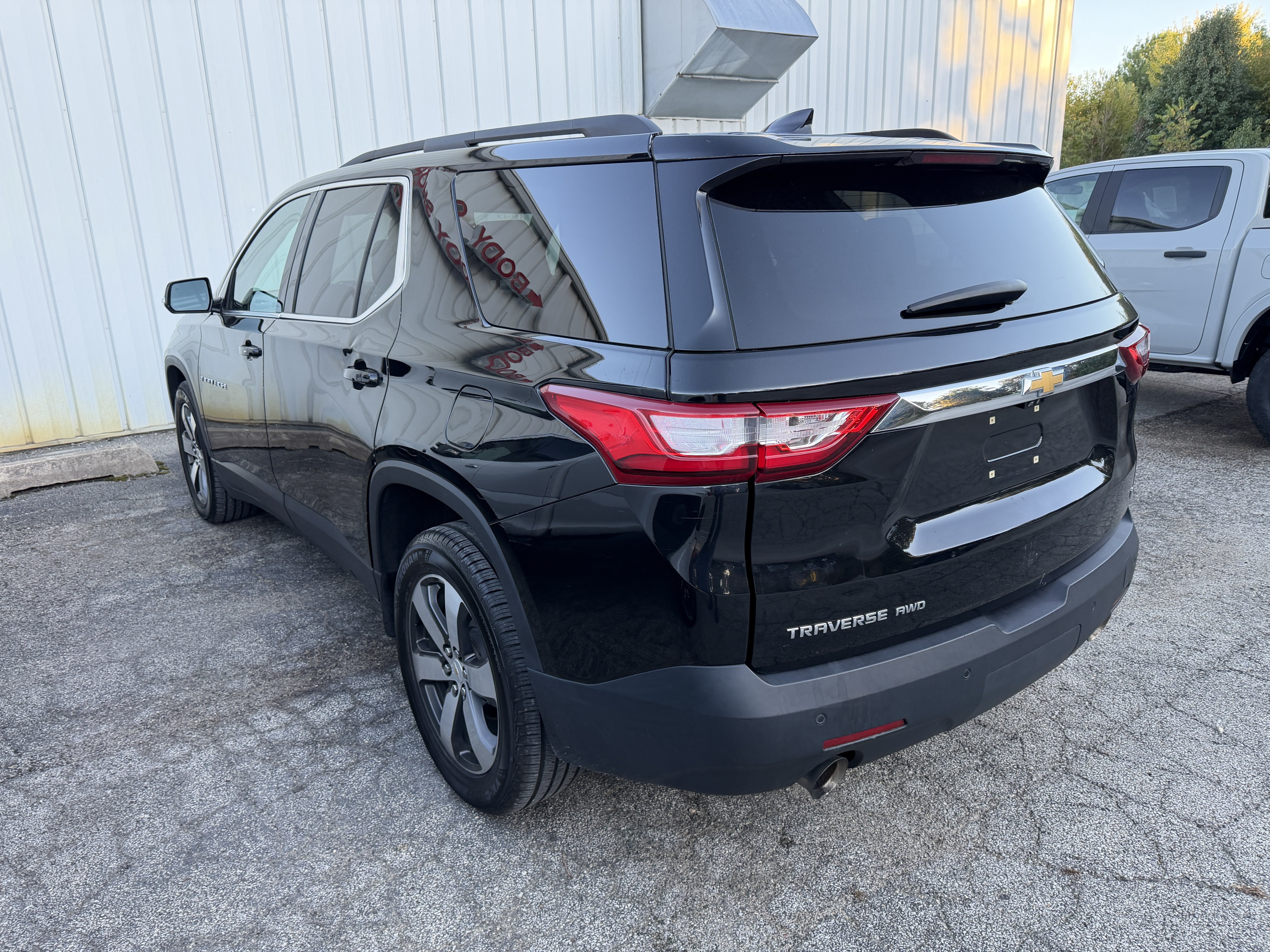 Used 2020 Chevrolet Traverse LT w/ LT Premium Package AWD/4WD image 10