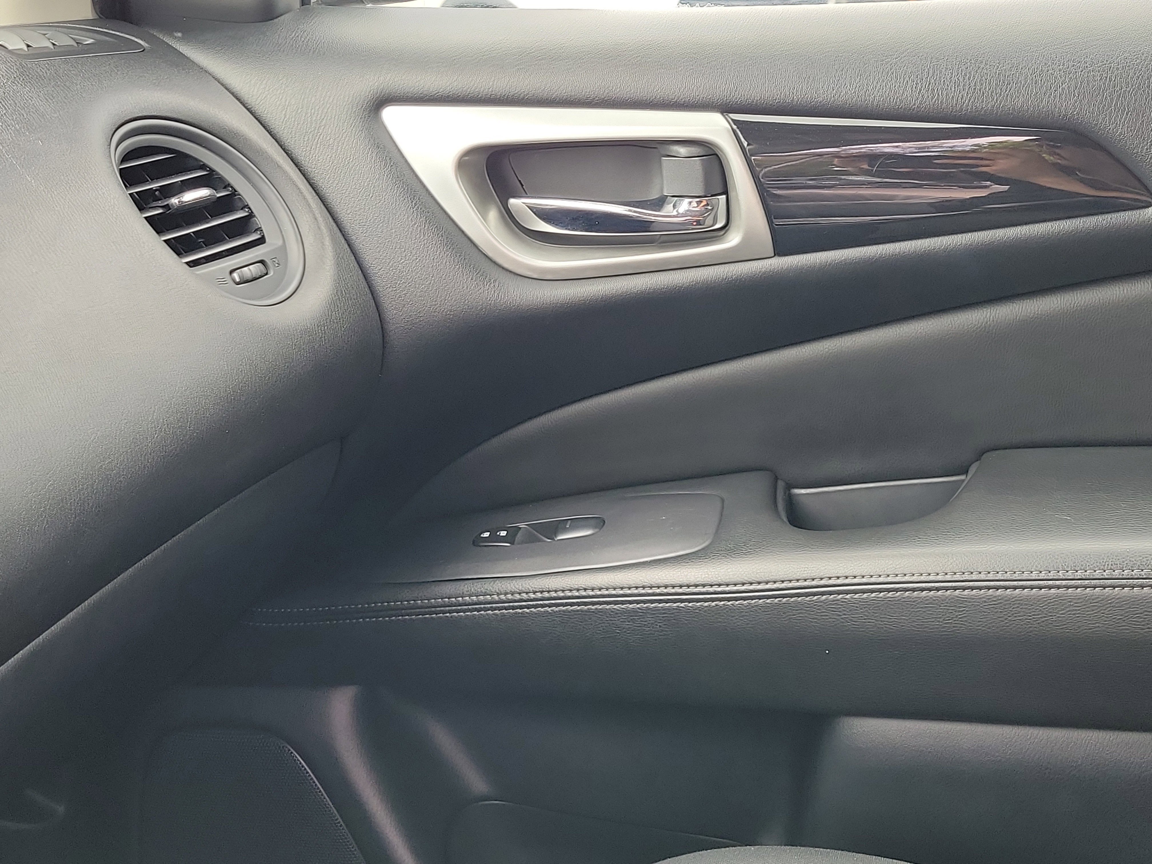 Used 2018 Nissan Pathfinder S image 32