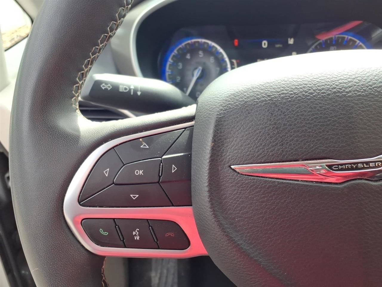 Used 2022 Chrysler Pacifica Touring-L image 15