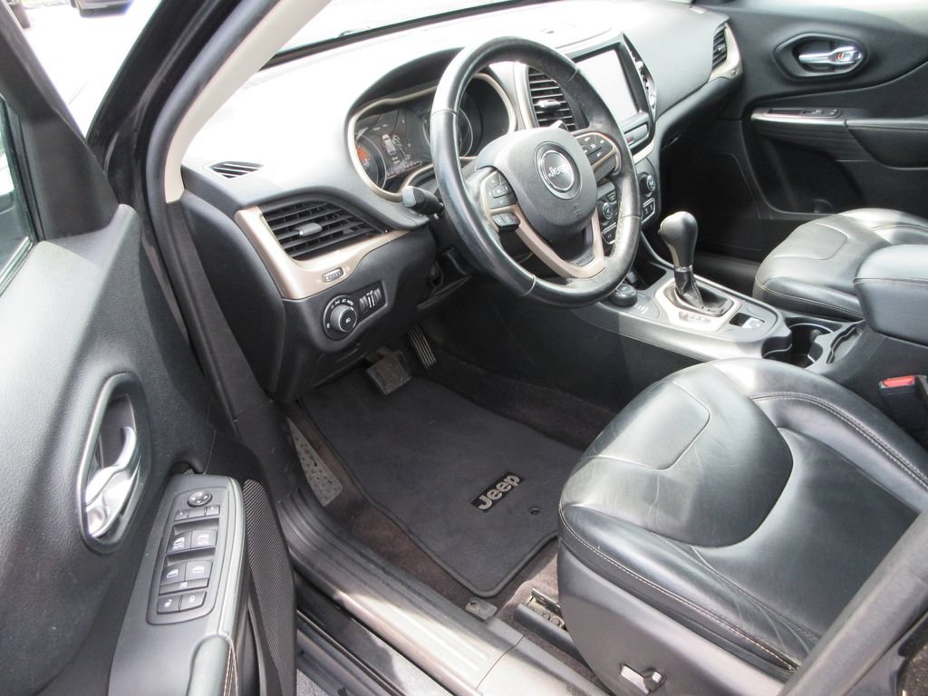 Used 2016 Jeep Cherokee Limited AWD/4WD image 13