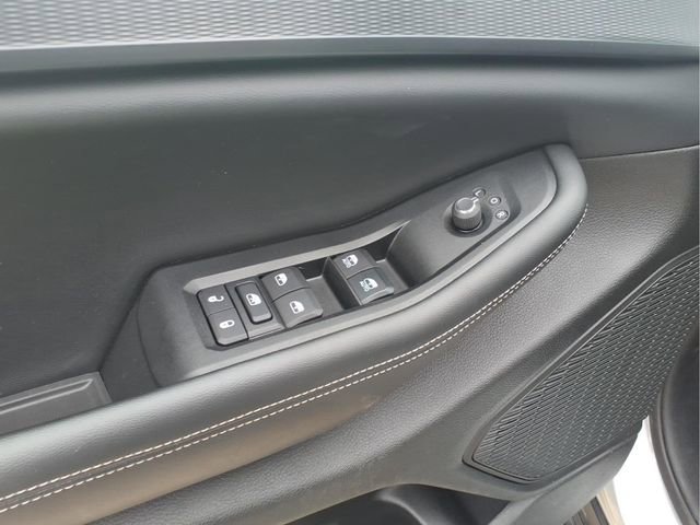 Used 2024 Jeep Grand Cherokee Altitude image 12