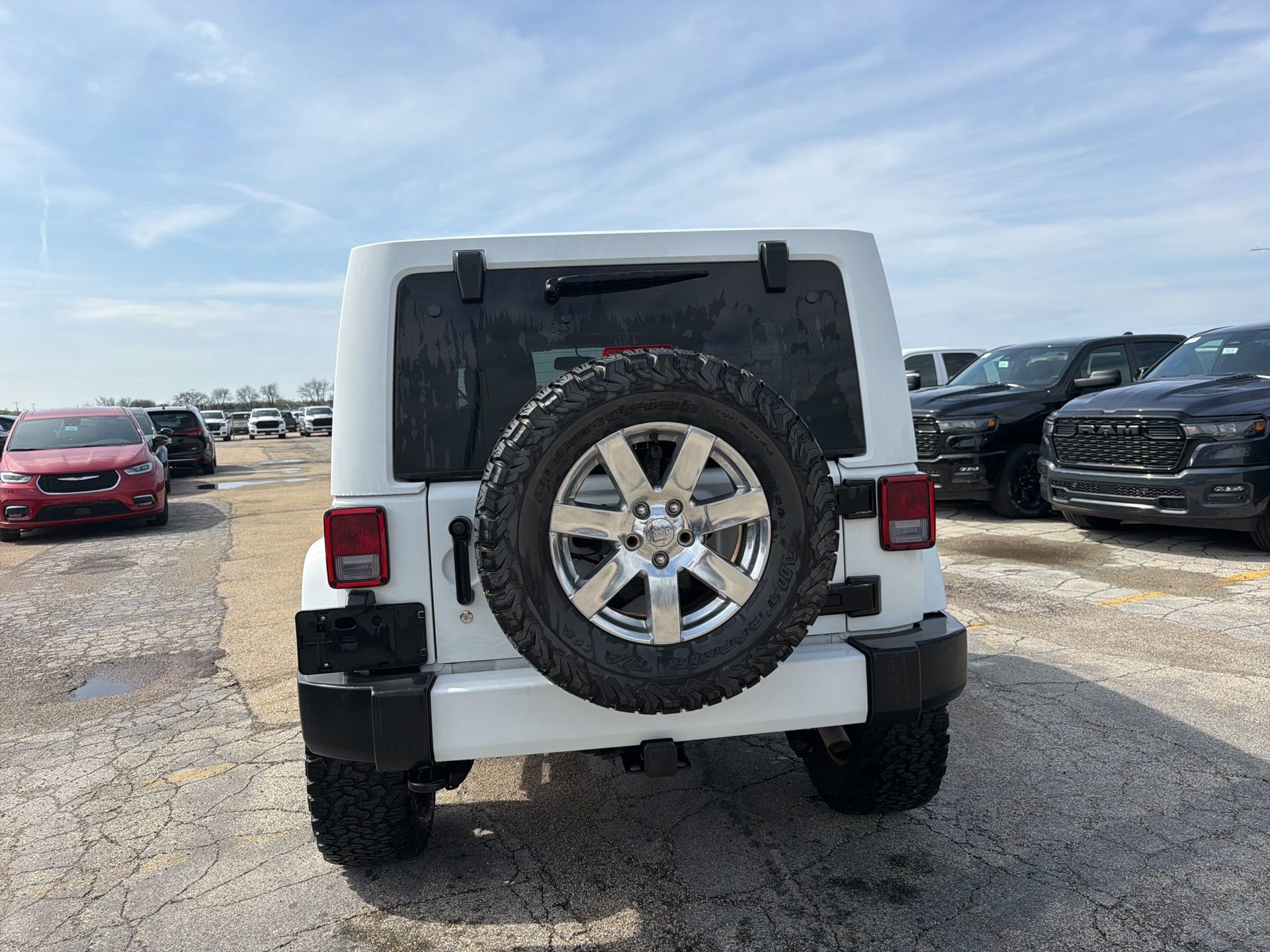 Used 2016 Jeep Wrangler Unlimited Sahara w/ Connectivity Group image 5