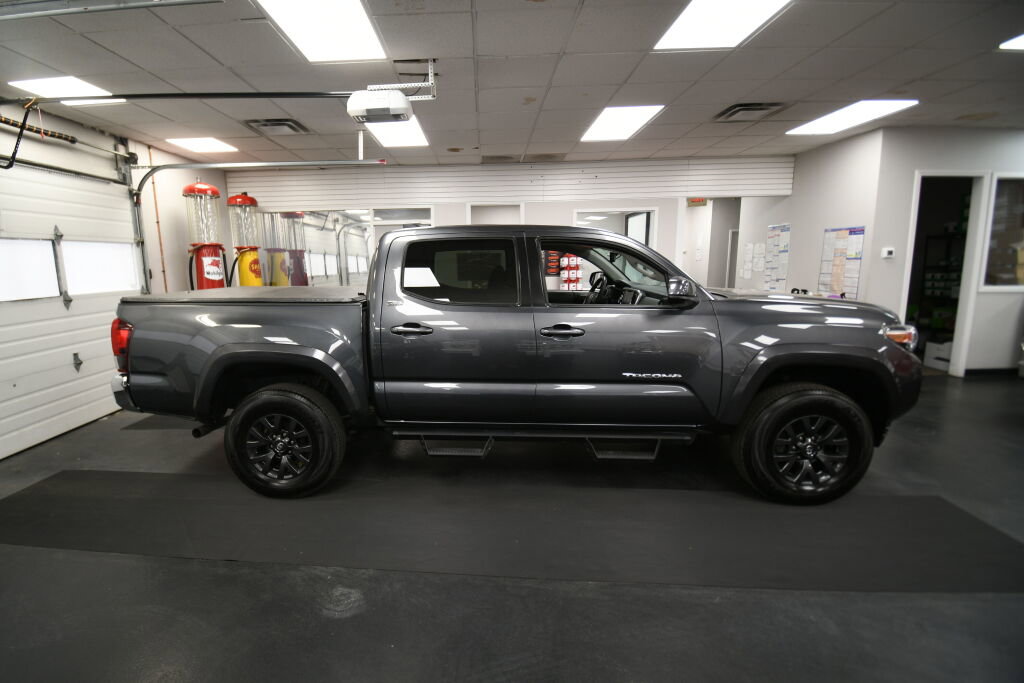 Used 2023 Toyota Tacoma SR5 AWD/4WD image 9