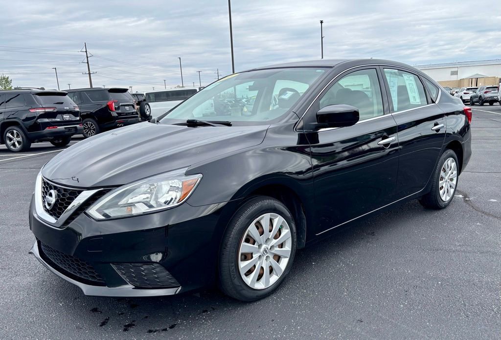 Used 2016 Nissan Sentra SV FWD image 2