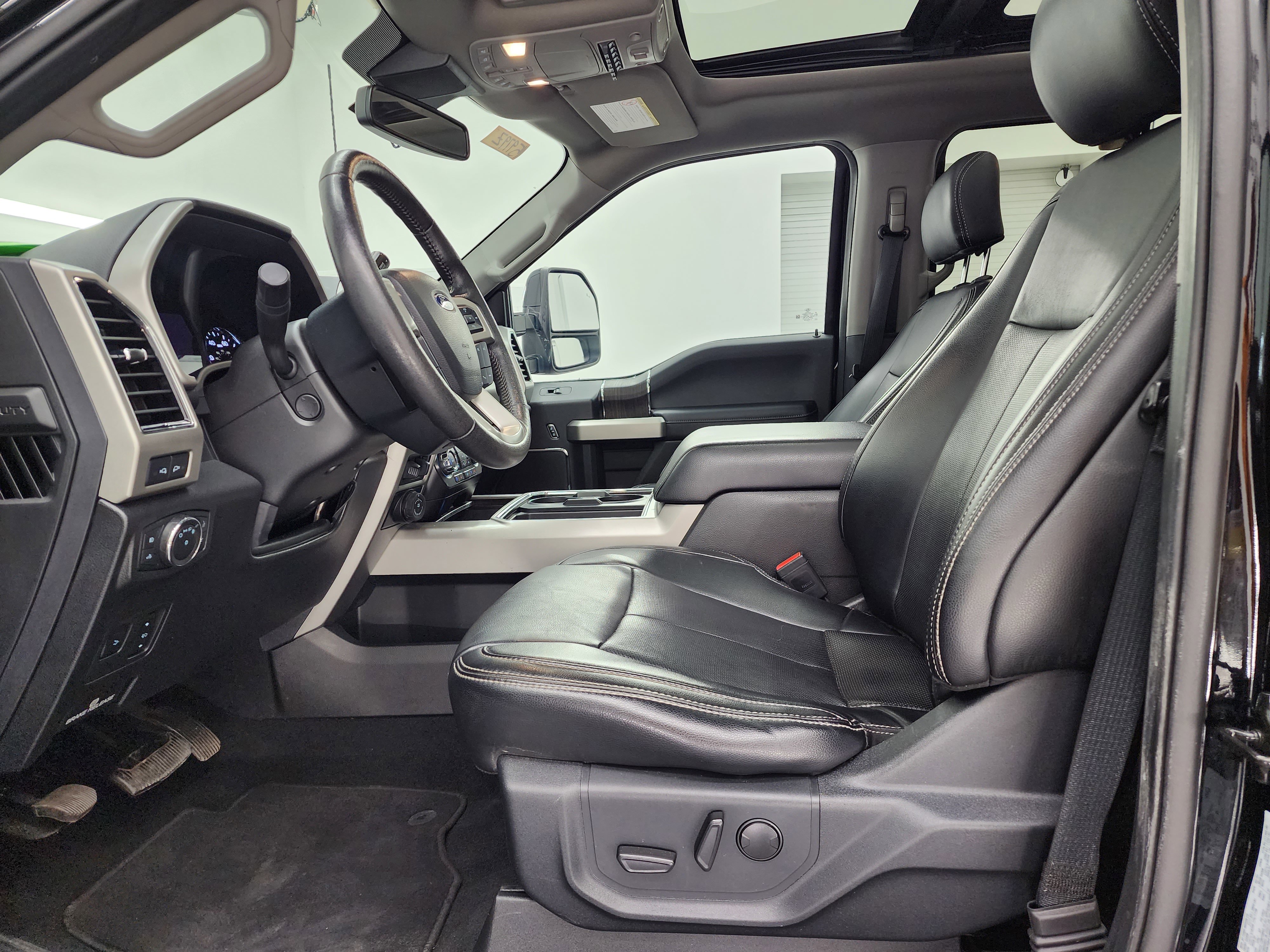 Used 2021 Ford F350 Lariat w/ Lariat Ultimate Package AWD/4WD image 8