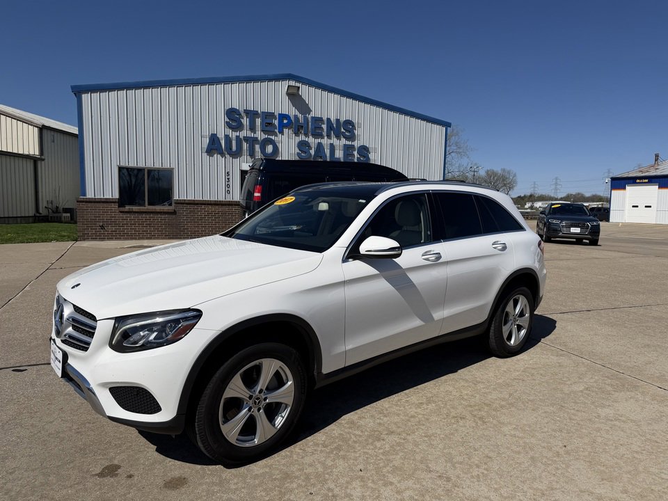 Used 2017 Mercedes-Benz GLC 300 4MATIC image 2