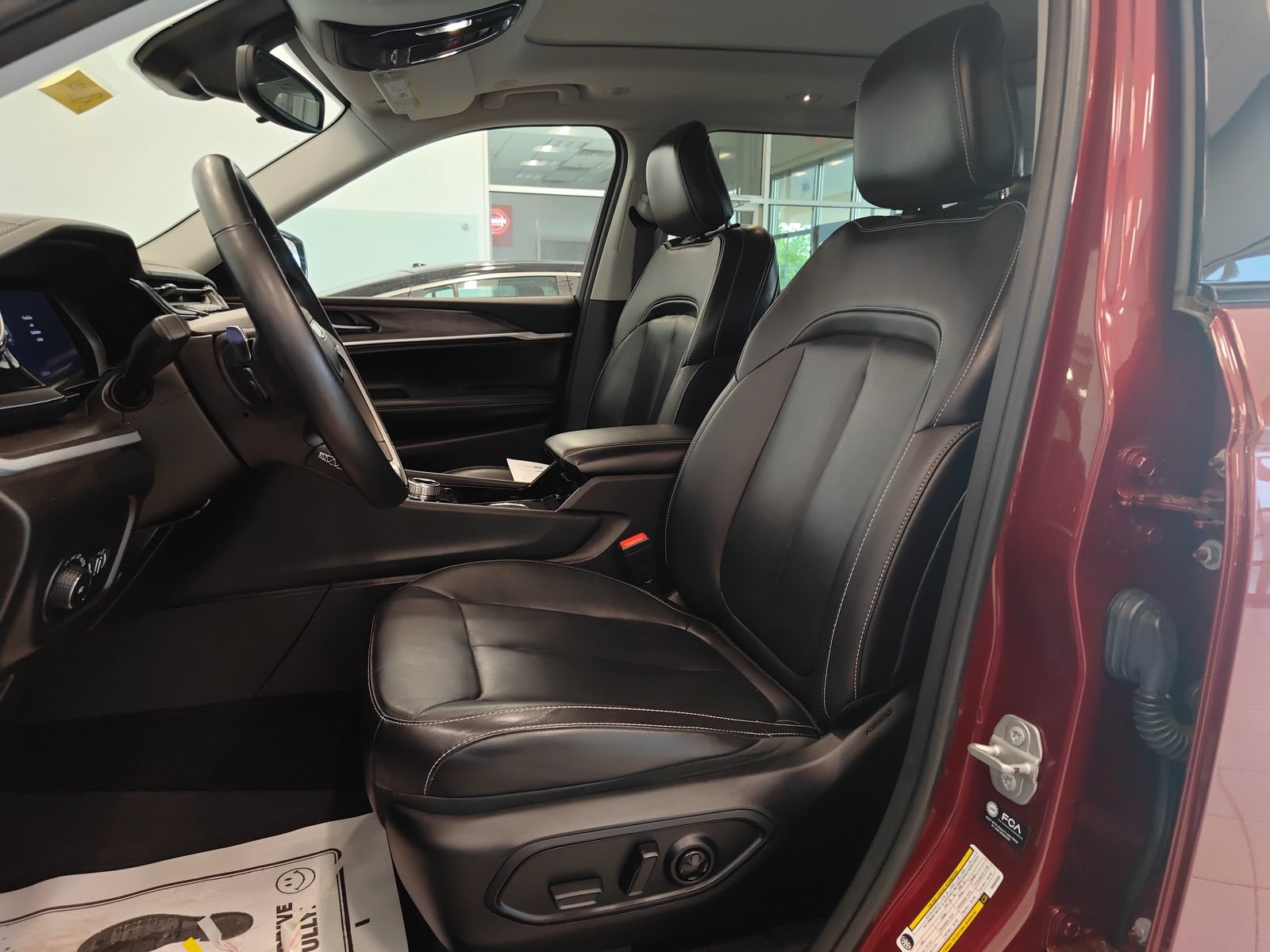 Used 2022 Jeep Grand Cherokee L Limited w/ Black Appearance Package AWD/4WD image 9