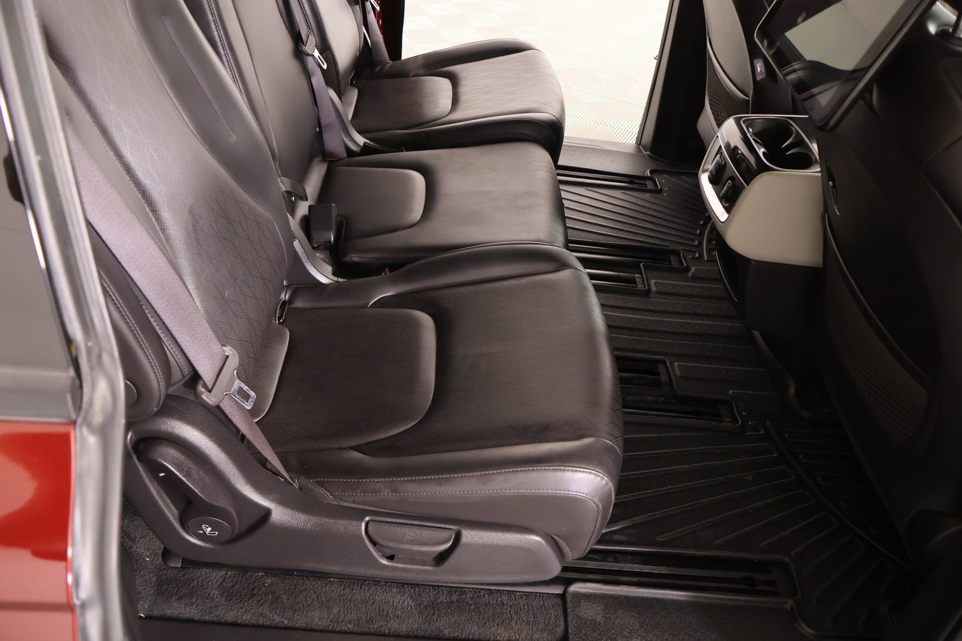 Used 2024 Kia Carnival SX FWD image 17