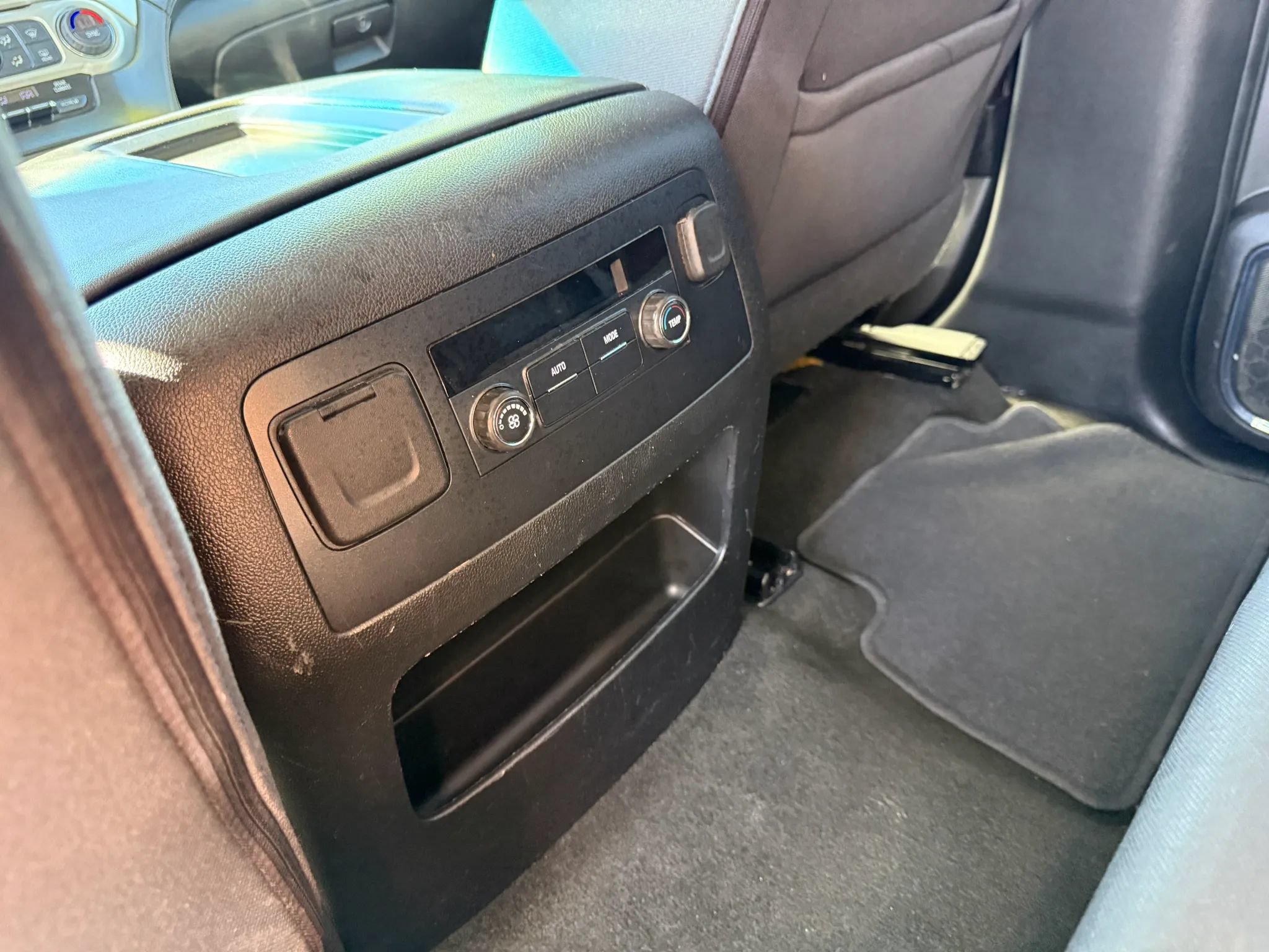 Used 2018 GMC Yukon SLE w/ SLE Value Package RWD image 13
