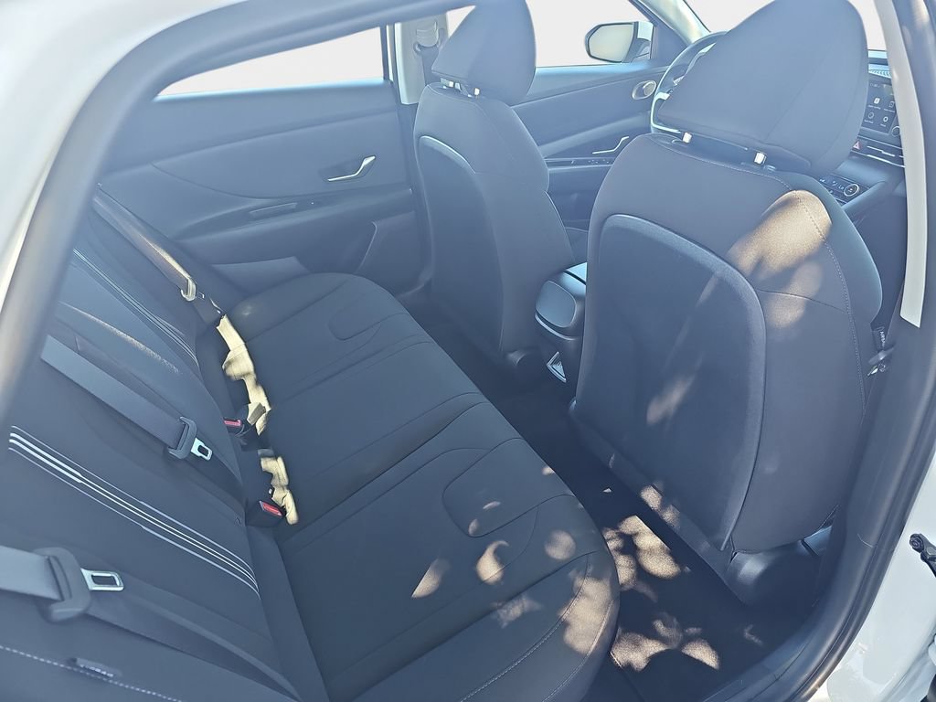 Used 2025 Hyundai Elantra Hybrid FWD image 14