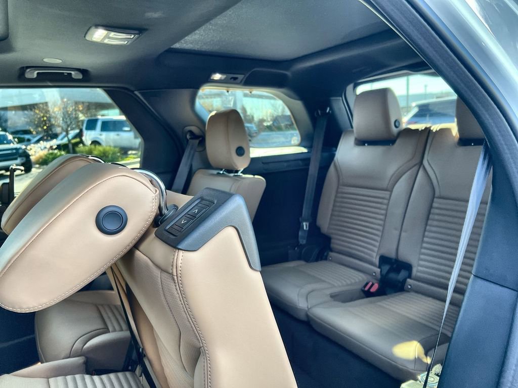 Certified 2025 Land Rover Discovery Dynamic SE image 20