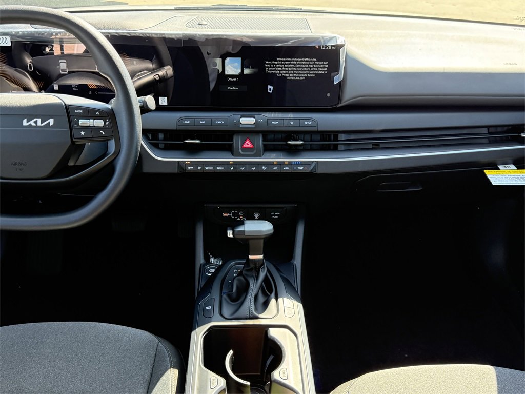 New 2025 Kia K4 LXS image 15