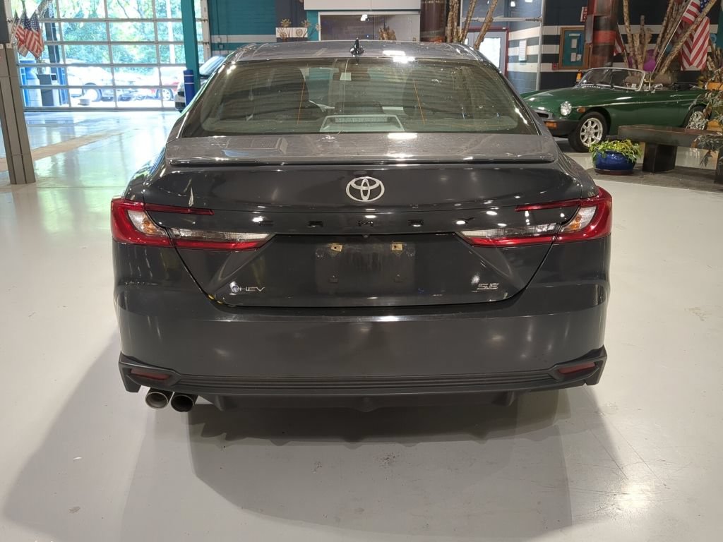 Used 2025 Toyota Camry SE FWD image 9