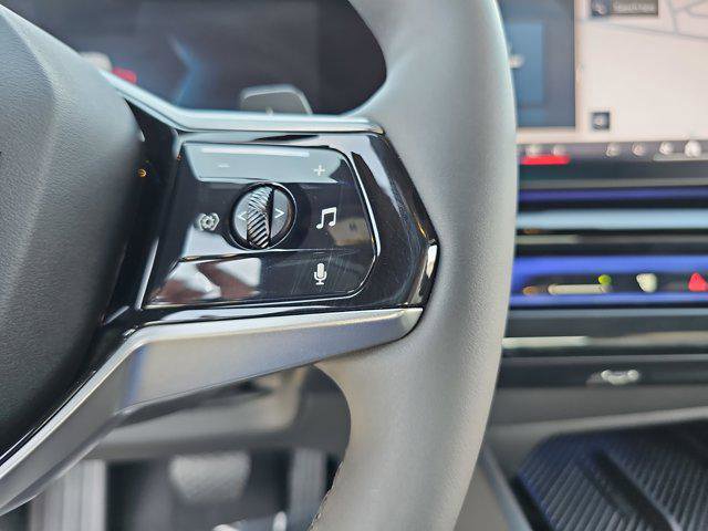 Used 2024 BMW 540i xDrive w/ Premium Package image 19