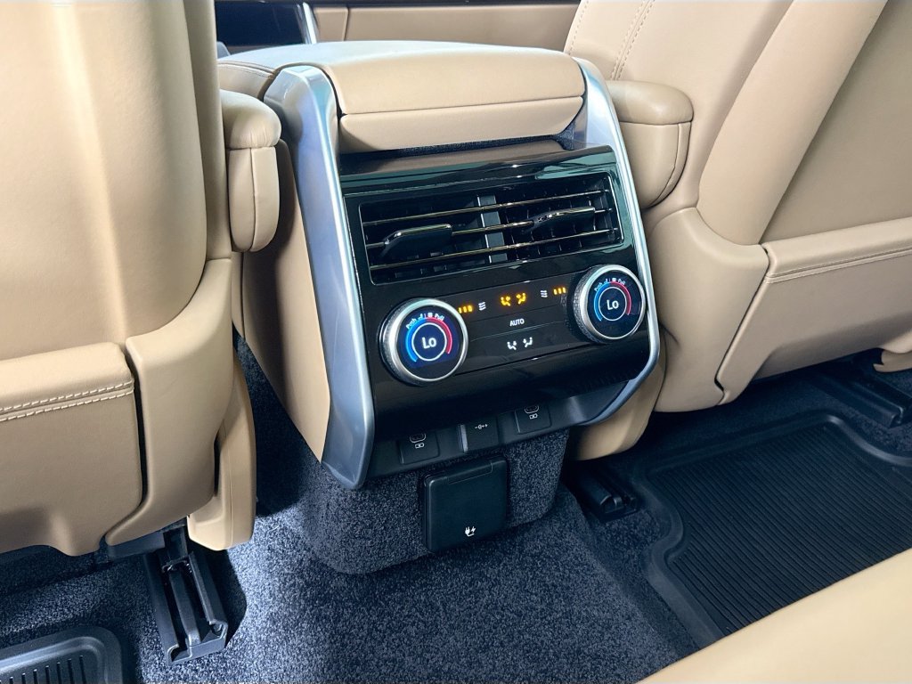 Used 2025 Land Rover Range Rover SE AWD/4WD image 16