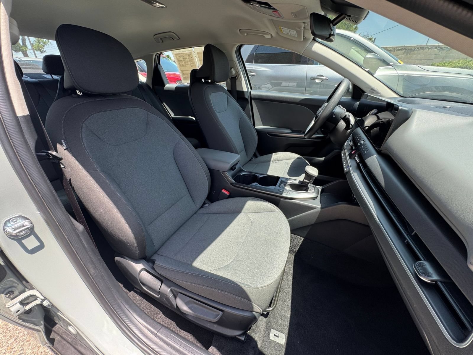 Used 2025 Kia K4 FWD image 36