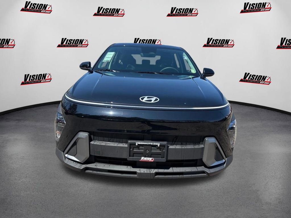 Certified 2025 Hyundai Kona SE image 2