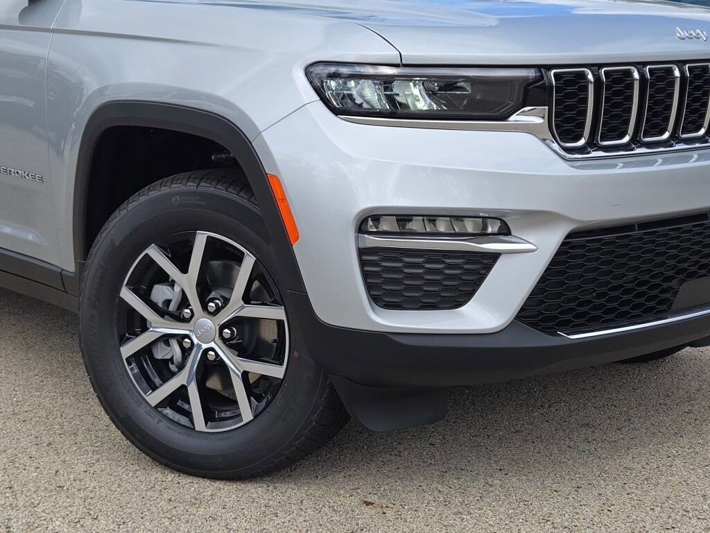 New 2025 Jeep Grand Cherokee Limited w/ MOPAR Finishing Package image 3