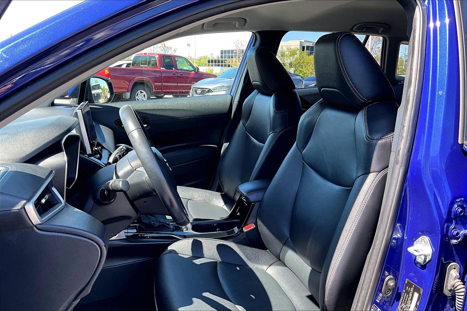 Used 2024 Toyota Corolla Cross XLE FWD image 23