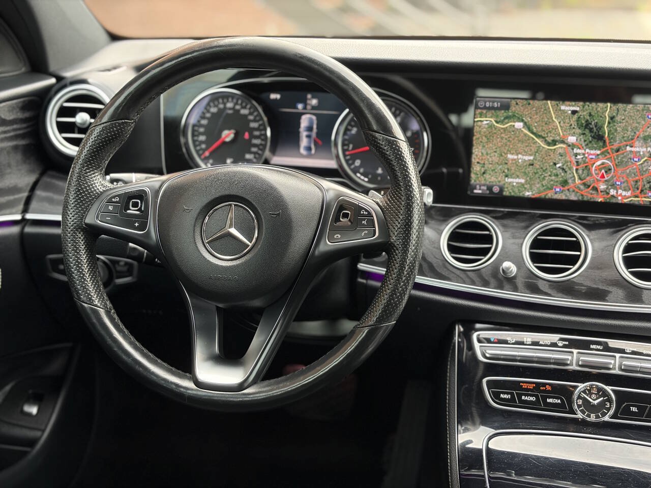 Used 2017 Mercedes-Benz E 300 4MATIC image 25