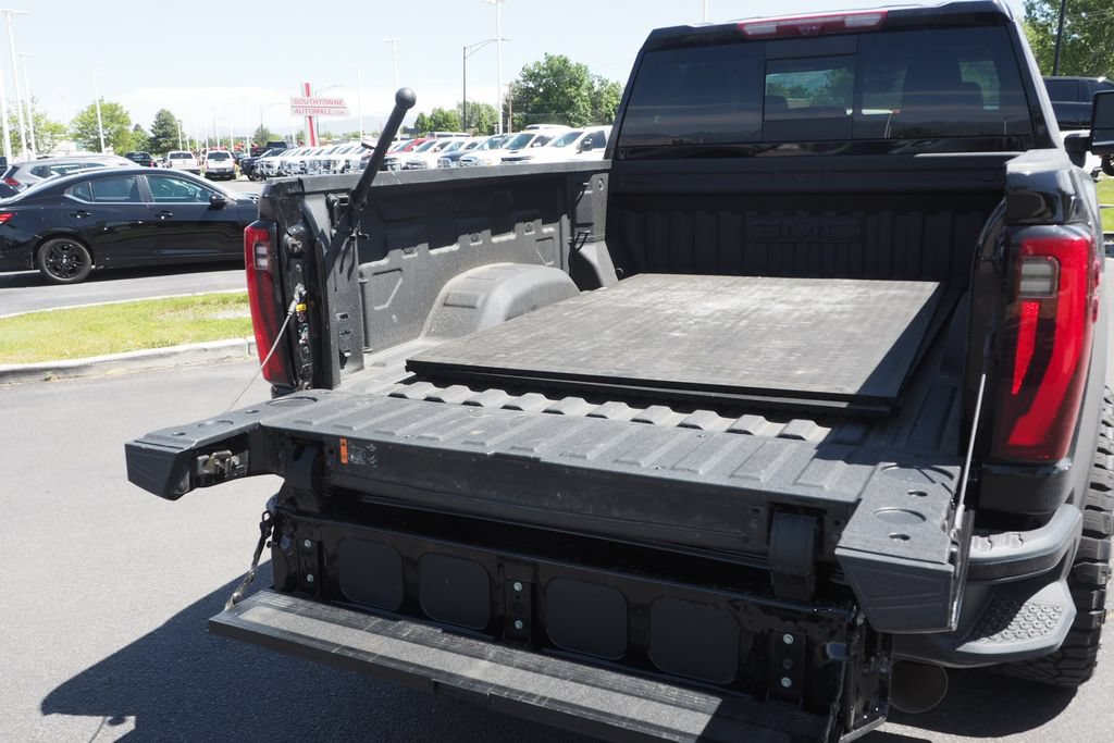 Used 2025 GMC Sierra 3500 Denali w/ Technology Package AWD/4WD image 17