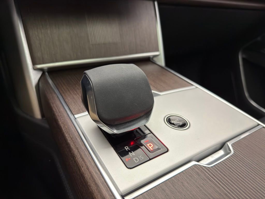 Used 2024 Land Rover Range Rover Long Wheelbase Autobiography image 13