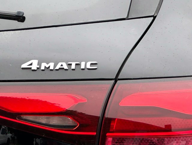Used 2024 Mercedes-Benz GLC 300 4MATIC image 13