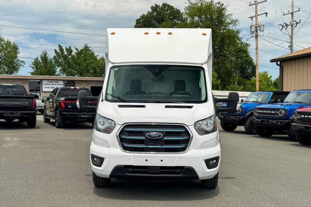 Used 2023 Ford E-Transit RWD image 8