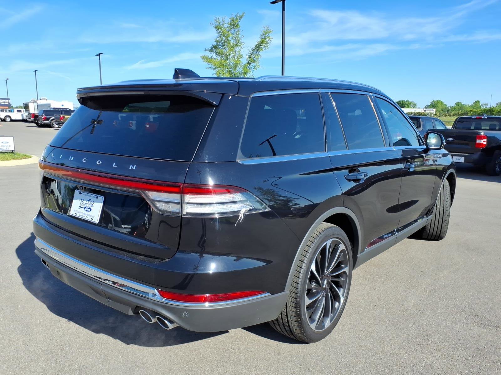 Used 2025 Lincoln Aviator Reserve w/ Illumination Package AWD/4WD image 3