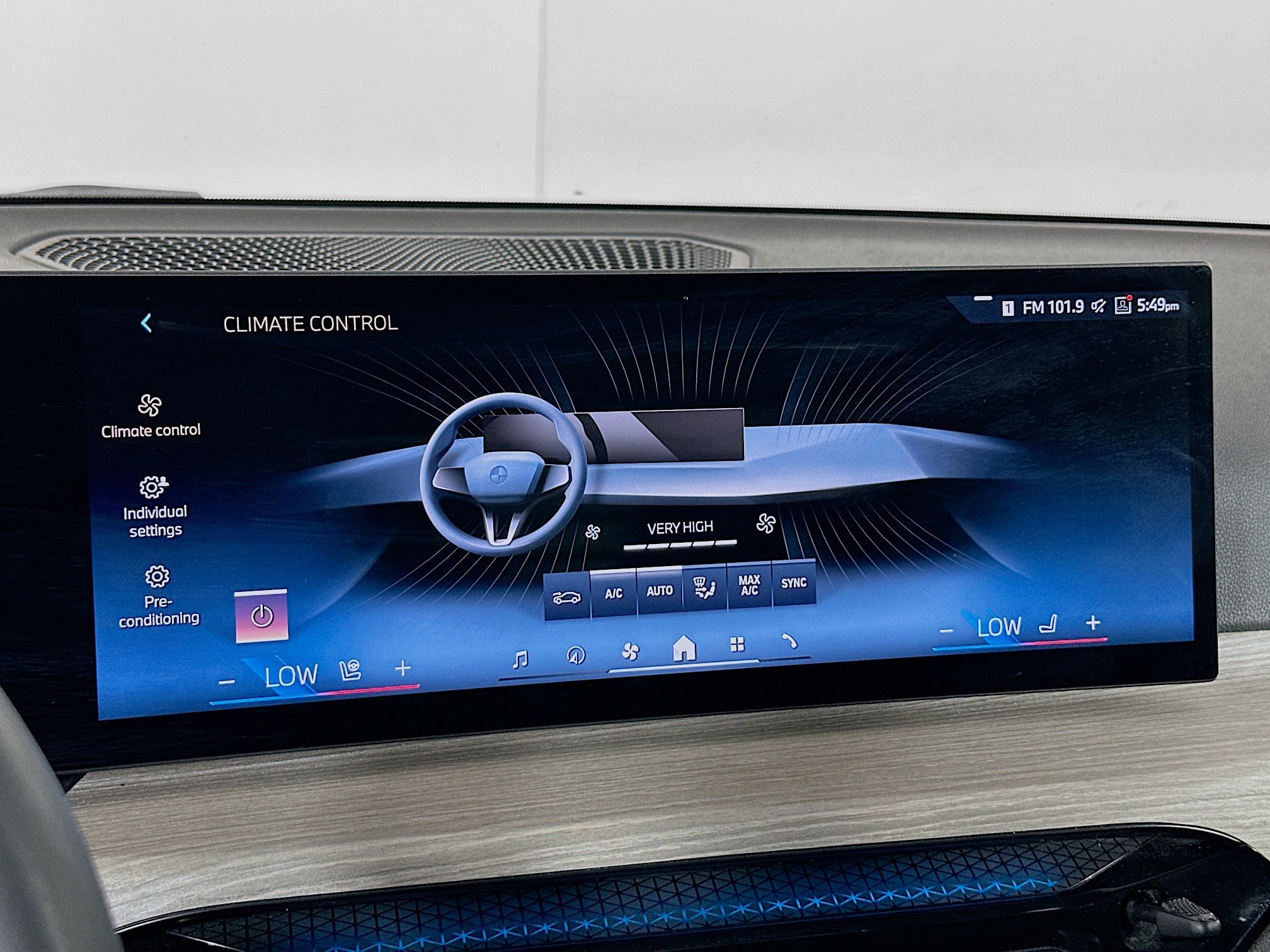 Used 2025 BMW 330i Sedan w/ Convenience Package image 23