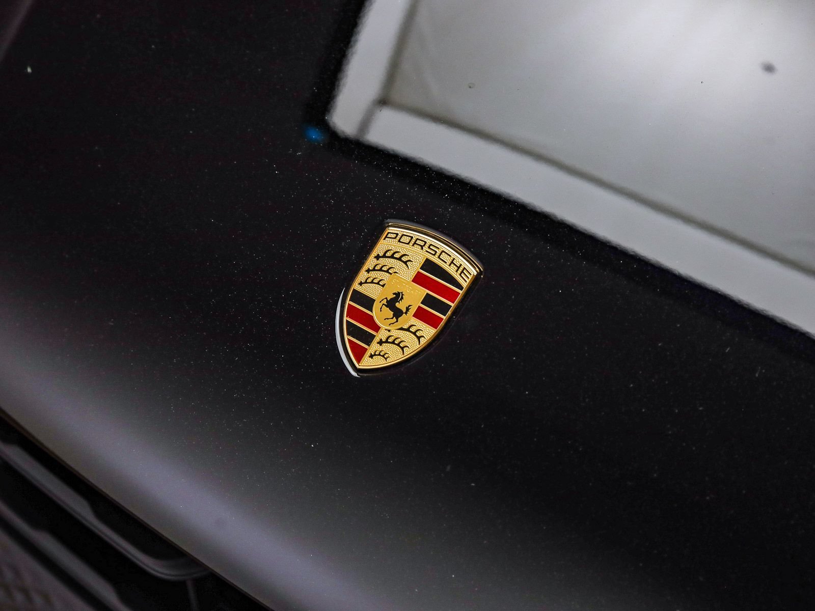 Certified 2025 Porsche Macan Turbo AWD/4WD image 10