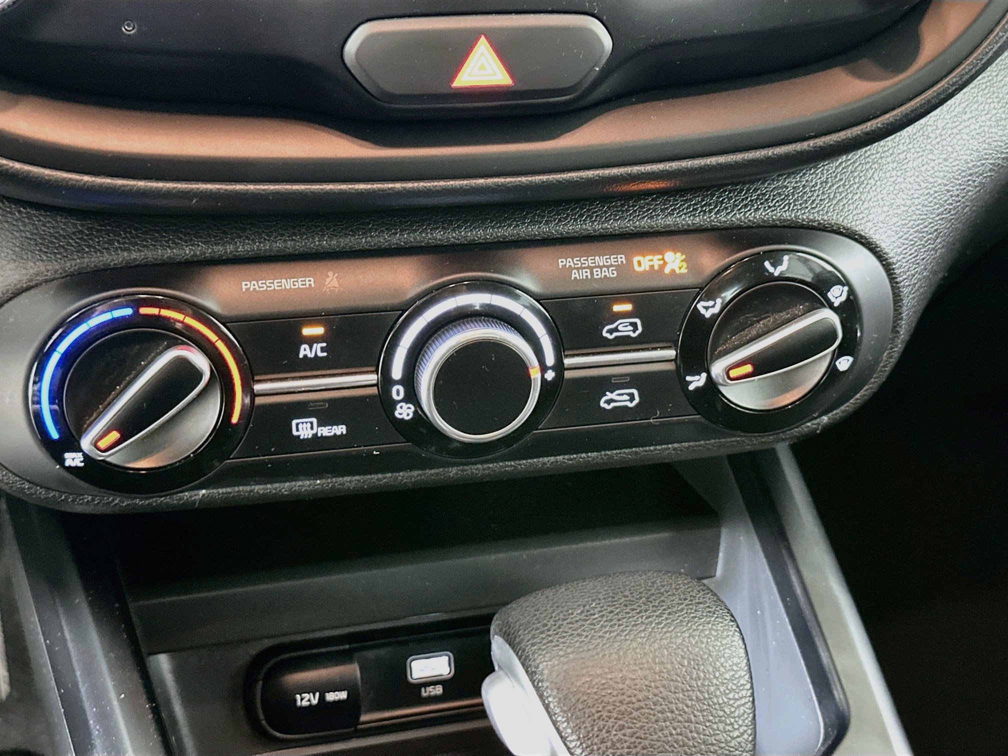 Used 2025 Kia Soul LX w/ LX Technology Package FWD image 23