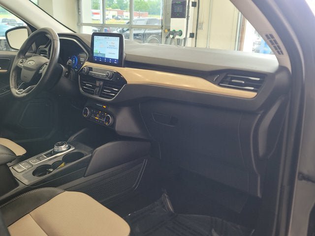 Used 2022 Ford Escape Titanium w/ Titanium Elite Package AWD/4WD image 5