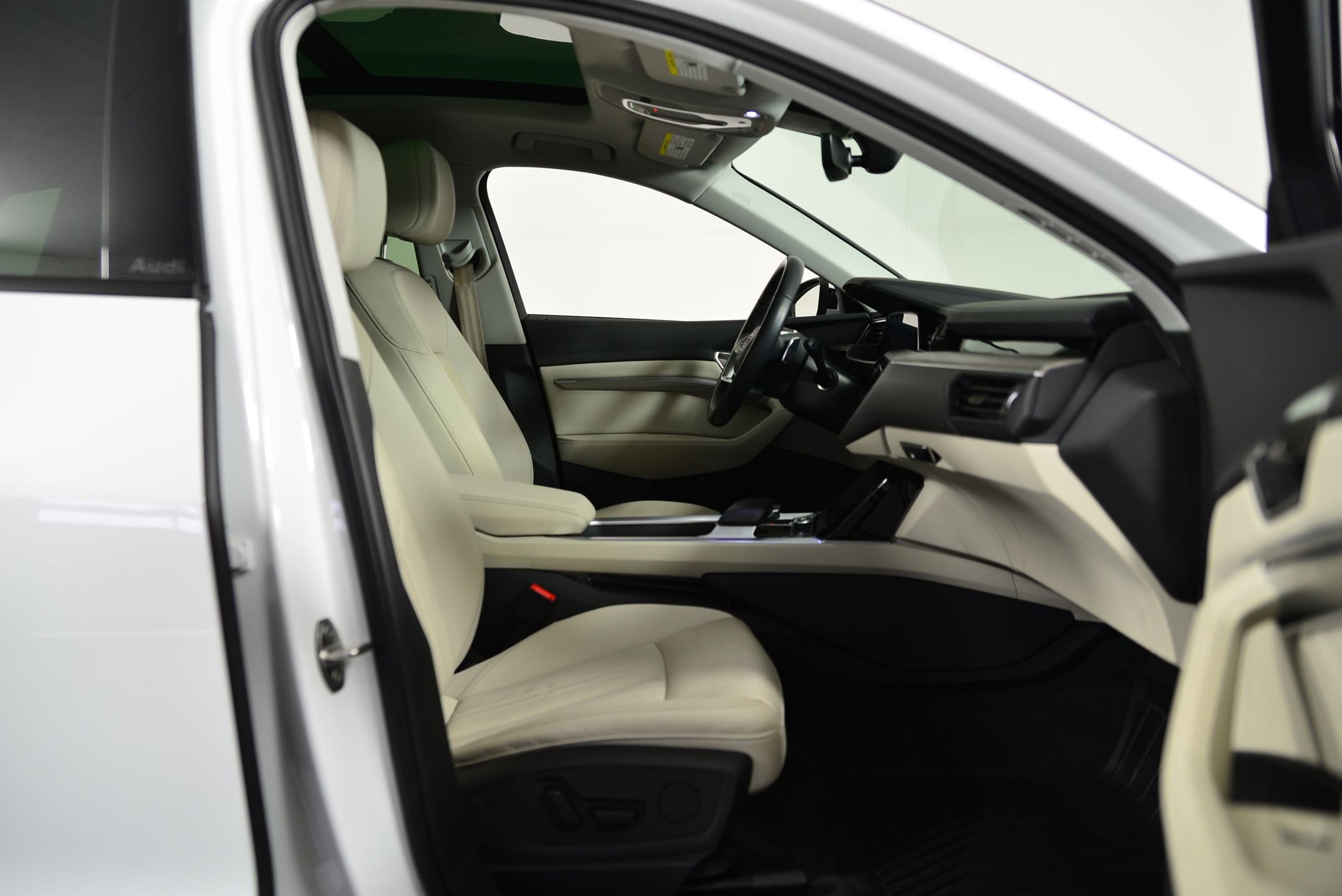 Certified 2024 Audi Q8 e-tron Premium image 17