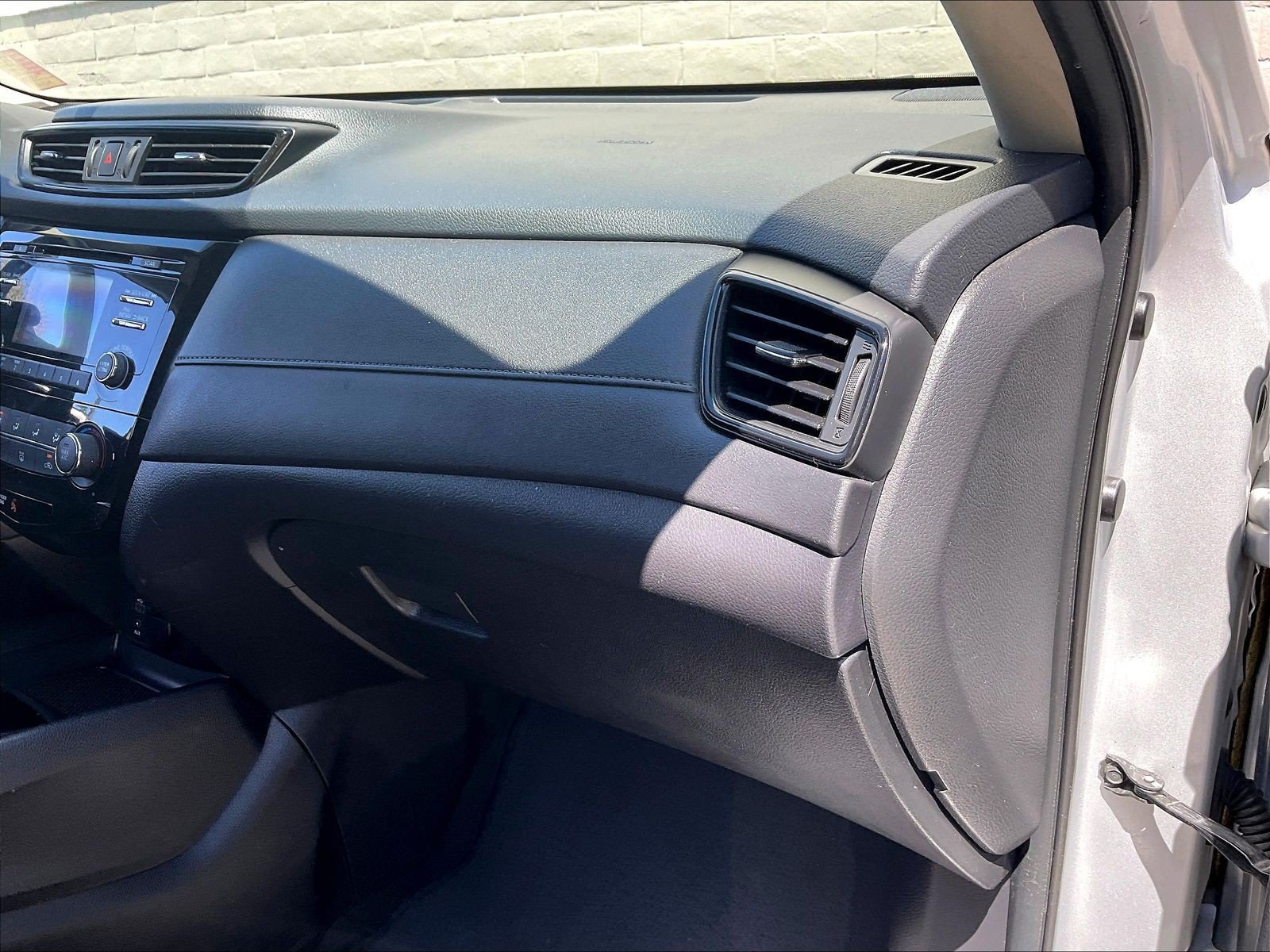Used 2017 Nissan Rogue S w/ Appearance Package FWD image 16