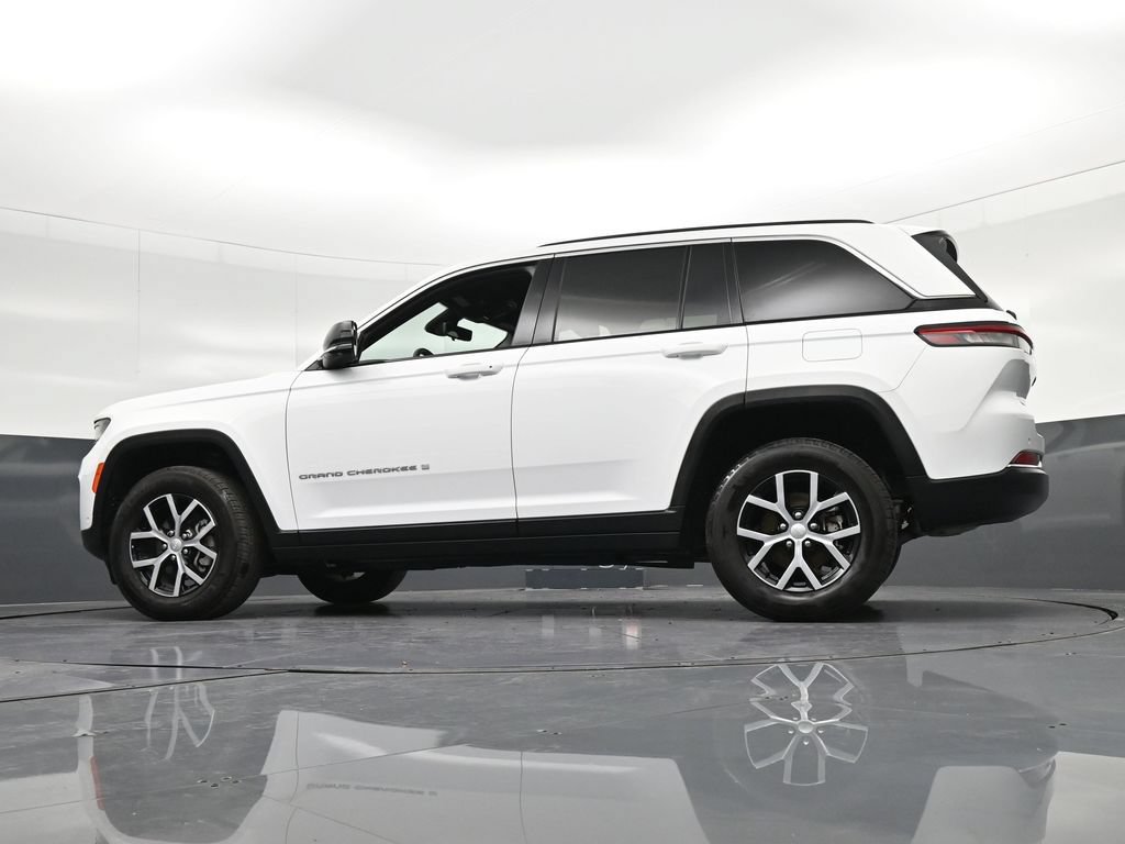 Used 2024 Jeep Grand Cherokee Limited w/ Luxury Tech Group II RWD image 27