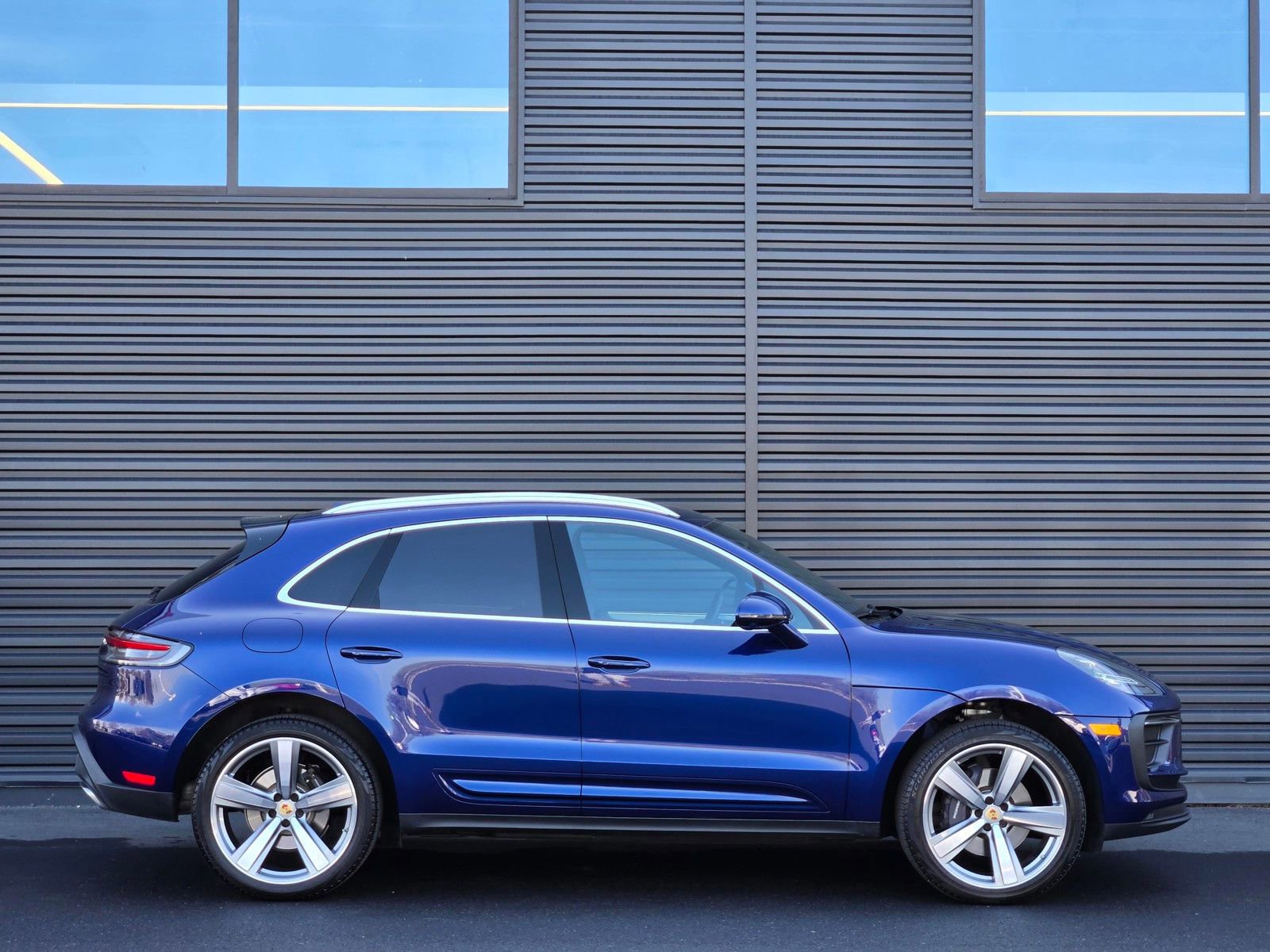 Used 2025 Porsche Macan AWD/4WD image 8
