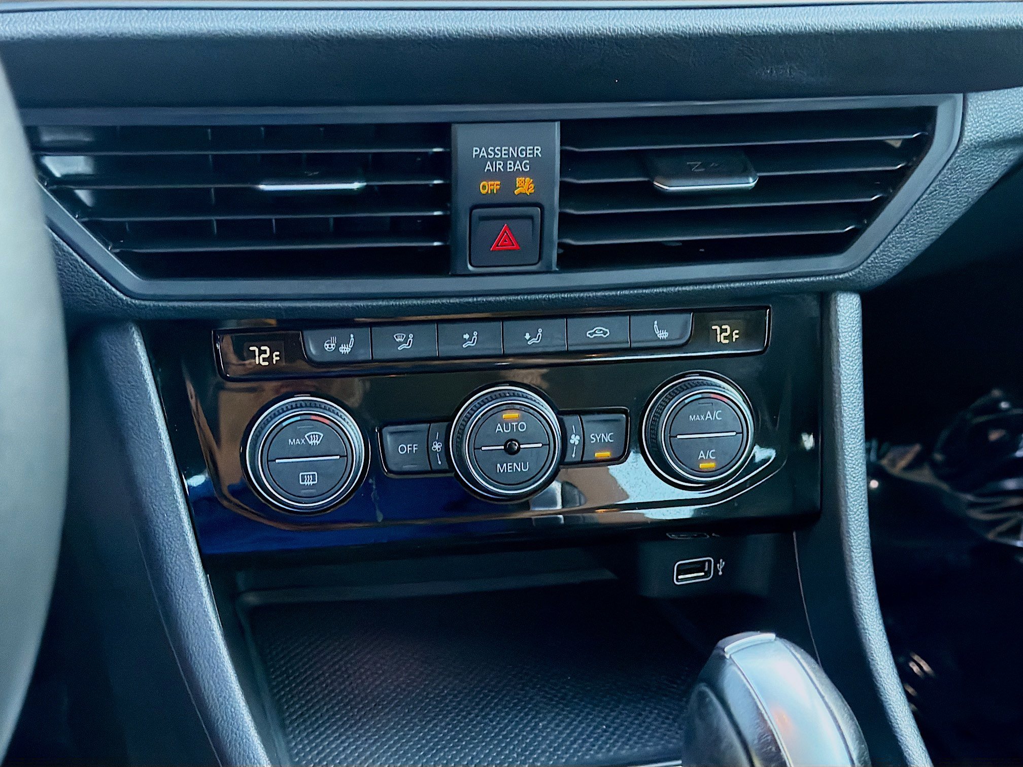 Used 2019 Volkswagen Jetta SEL w/ Cold Weather Package FWD image 13